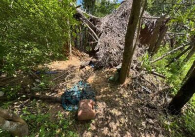 Após depoimento de criança, cães farejadores apontam passagem de crianças desaparecidas por imóvel abandonado no Maranhão