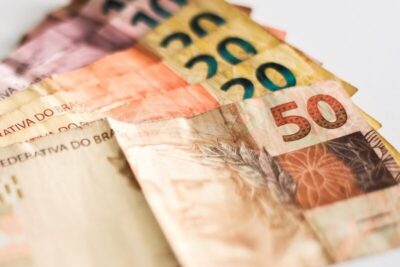 Nova lei autoriza pagamento de benefícios congelados de servidores durante a pandemia