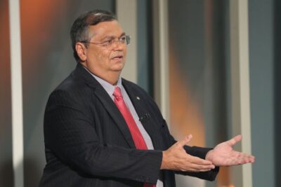 Dino manda PF investigar novas irregularidades em emendas Pix