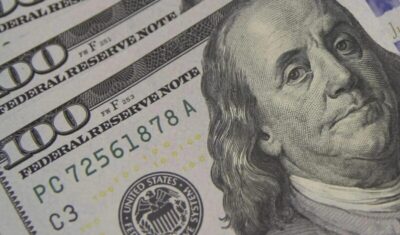 Dólar fecha em R$ 5,28 com preocupações sobre Oriente Médio