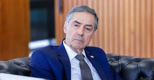 Divisão interna no STF alimentam rumores de aposentadoria antecipada de Barroso