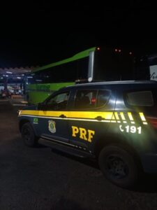 Ônibus clandestino com destino ao Maranhão é flagrado pela PRF na BR-153