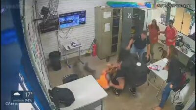 Professor é agredido por pai de aluna dentro de escola após pedir que estudante guardasse o celular