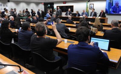 Em debate na Câmara, governo reafirma apoio ao fim gradual da escala de trabalho 6×1