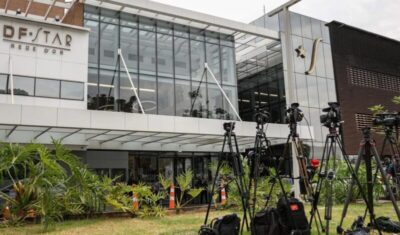 Entidades pedem proteção a jornalistas que cobrem doença de Bolsonaro