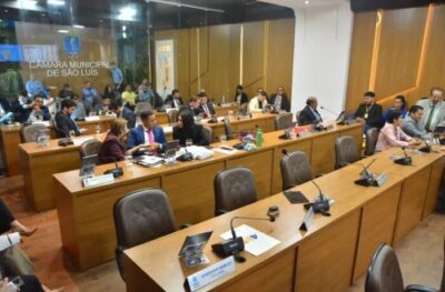 Câmara tem sessão marcada por reverência a luta das mulheres por respeito e direitos