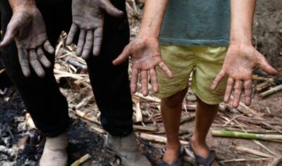 Famílias lutam para reconstruir a vida um mês depois de chuvas em MG