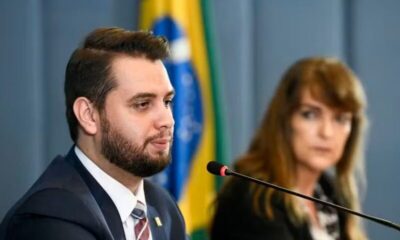 Filipe Martins é preso pela PF após ordem de Moraes