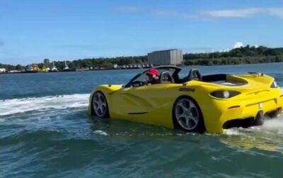 Carro aquático chama atenção na praia da Ribeira e viraliza nas redes sociais em Salvador