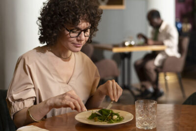 É verdade que comer rápido faz mal?