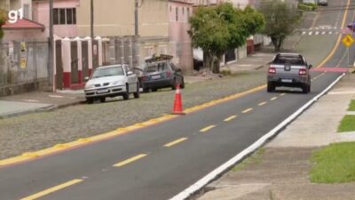 Ciclofaixa em rua de paralelepípedos causa confusão e preocupação entre motoristas em Ponta Grossa