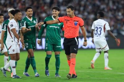 Palmeiras é dominado pela LDU e sofre dura derrota por 3 a 0 na semifinal da Libertadores