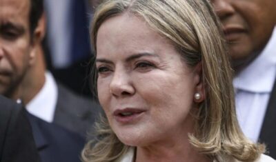 Gleisi confirma que deixa Secretaria de Relações Institucionais dia 31