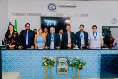 Câmara de Arame vira palco de homenagem ao prefeito e filhos