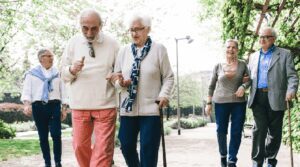 Expectativa de vida no Brasil sobe para 76,6 anos e atinge maior nível da série histórica