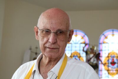 Igreja manda padre Júlio deixar de transmitir missas na internet