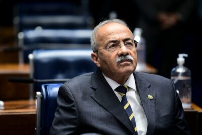 Dino arquiva parte de investigações contra senador flagrado com dinheiro na cueca