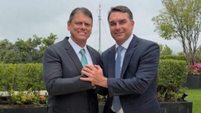 Ao lado de Flávio Bolsonaro, Tarcísio de Freitas diz que farão “história juntos”
