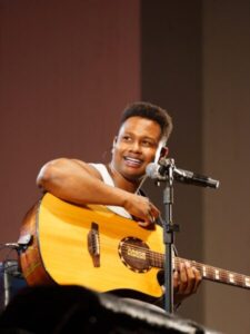 “Ilusão de Amor” ultrapassa 7 milhões de views e consolida sucesso do maranhense Júnior Marques