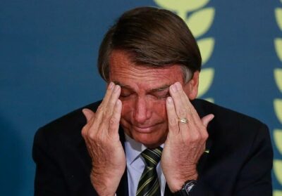 Bolsonaro é internado para ser submetido a cirurgia nesta quinta-feira