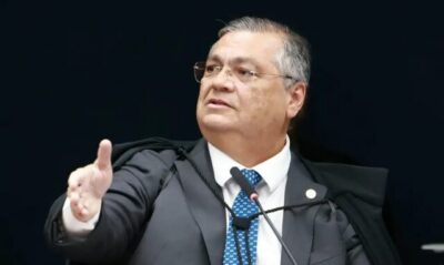Dino determina afastamento de prefeito favorito ao governo