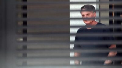 Xandão autoriza prisão domiciliar de Bolsonaro