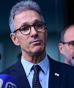 Zema protocola pedido de impeachment contra Moraes no Senado