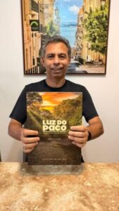 MEIRELES JR. LANÇA “LUZ DO PAÇO” NA LIVRARIA AMEI