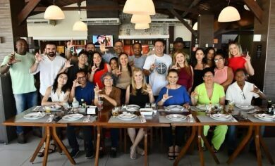 Felipe Camarão celebra confraternização do PT em meio a rumores de aproximação com Braide