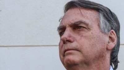 Bolsonaro passa por cirurgia após crise de soluço
