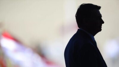 Estadão também diz que é melhor que Bolsonaro fique preso em casa