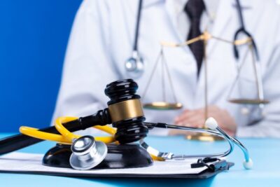 MEC pune 107 faculdades de medicina por baixo desempenho acadêmico em exame nacional