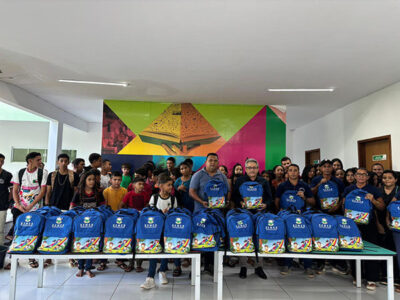 Mais kits escolares chegando ao povoado Melancias