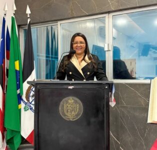 Vereadora Leda Torres relembra conquista do voto feminino no Brasil e parabeniza gestão municipal pelo sucesso do Carnaval 2026