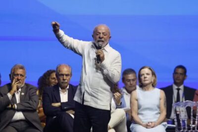 Lula rebate fala de Flavio Bolsonaro sobre Opala: ‘Pai dele que está em desmanche’