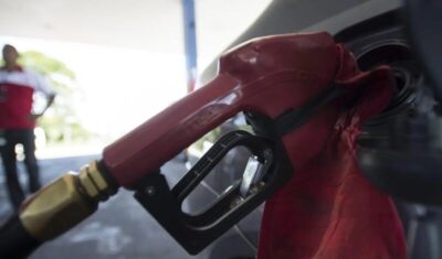 Lula zera imposto e subsidia diesel para conter alta do petróleo