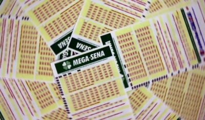 Mega-sena acumula e prêmio principal vai para R$ 130 milhões