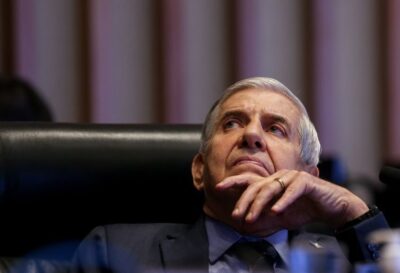 Moraes concede prisão domiciliar humanitária a Augusto Heleno