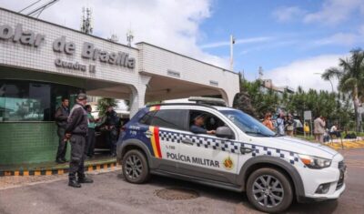 Moraes nega livre acesso de filhos de Bolsonaro à prisão domiciliar