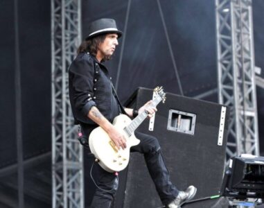 Morre Phil Campbell, guitarrista do Motörhead por mais de 30 anos, aos 64 anos
