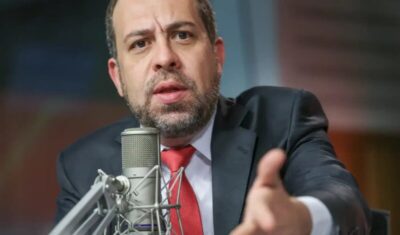 “Negociamos com os caminhoneiros”, diz Boulos sobre greve da categoria
