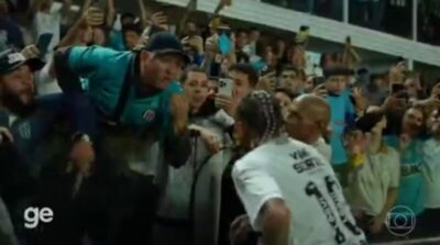 Neymar discute com torcedor após derrota do Santos na Vila Belmiro