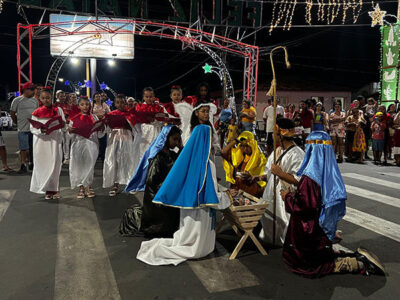 Noite especial de Natal é realizada no Viva Araioses