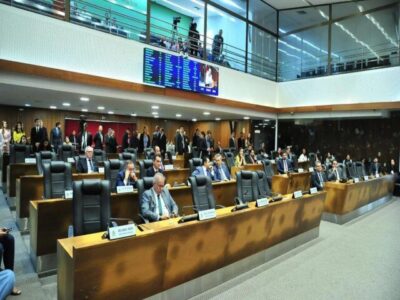 Com 24 assinaturas, deputados pedem CPI contra vice-governador