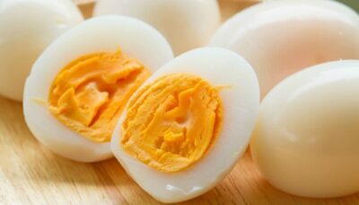 Saiba como reduzir gases e desconforto abdominal após comer ovo cozido
