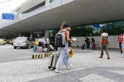 Paes anuncia reunião com ministro para discutir situação de aeroportos