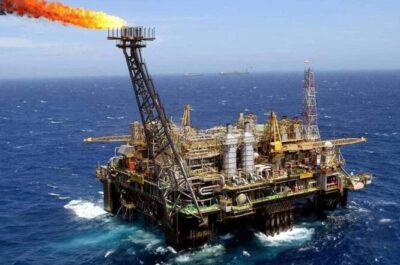 Petróleo sobe mais de 3% e fecha no maior nível em duas semanas