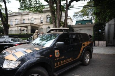 Policiais federais aprovam estado de greve e até investigações podem ser paralisadas na próxima semana