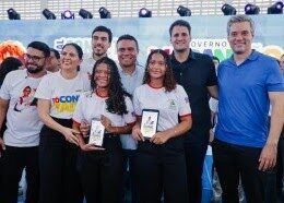 Governo do Estado entrega tablets a mais 1.461 alunos e equipamentos a agentes de saúde em Rosário