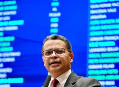 Carlos Lula critica violência no Congresso e repudia projeto que reduz penas de condenados do 8 de janeiro